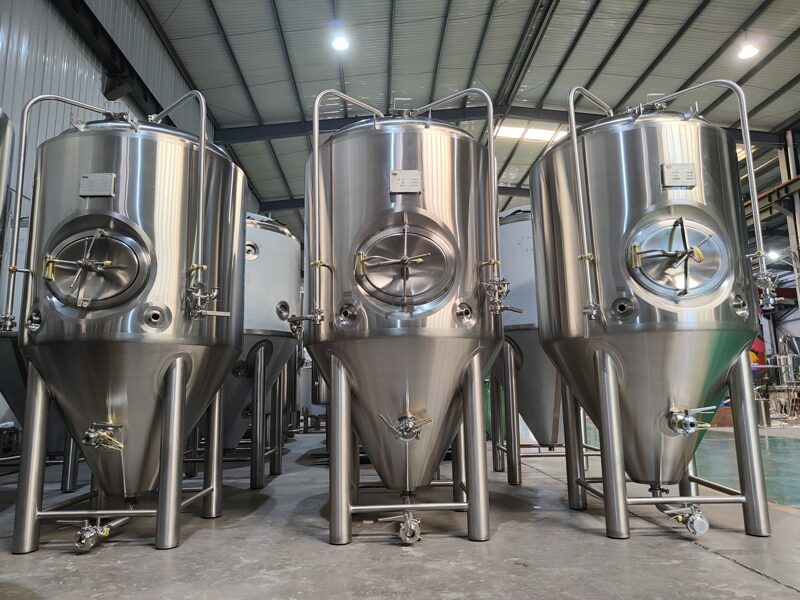 1000 liter Stainless steel fermenter, Jacketed Unitank (IN STOCK)